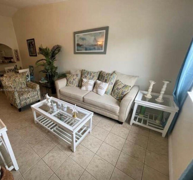 Photo - 1270 SE 31st Ct Unidad 205-35 Rental