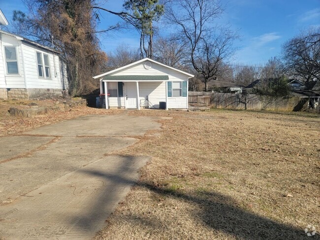 Building Photo - 216 Fayetteville Rd Rental