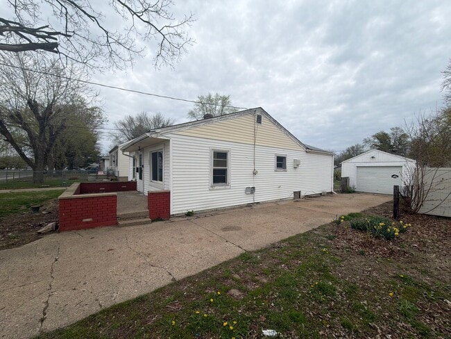 Photo - 1604 S Kneer Ave