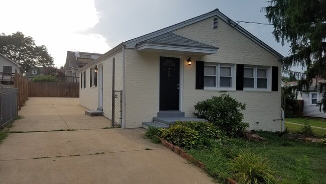 Photo - 405 Hillside Ave