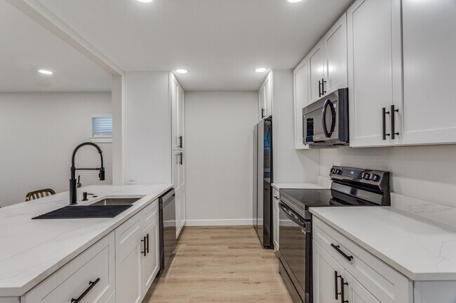 Photo - 2805 Sandage Ave