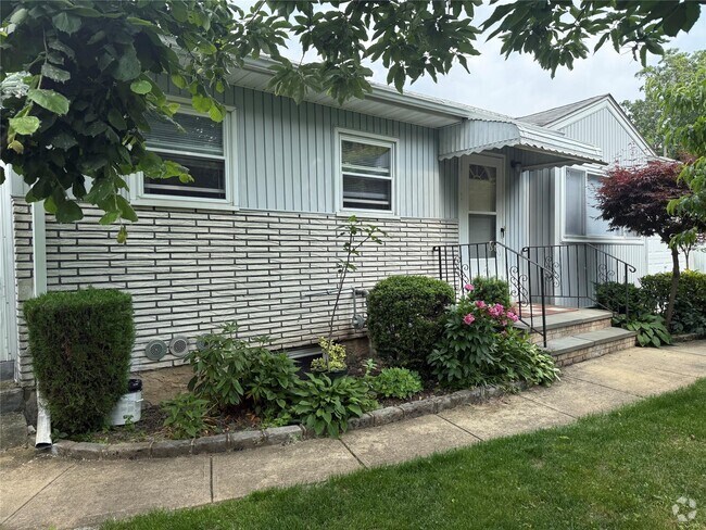 Building Photo - 11 Holle Pl Rental