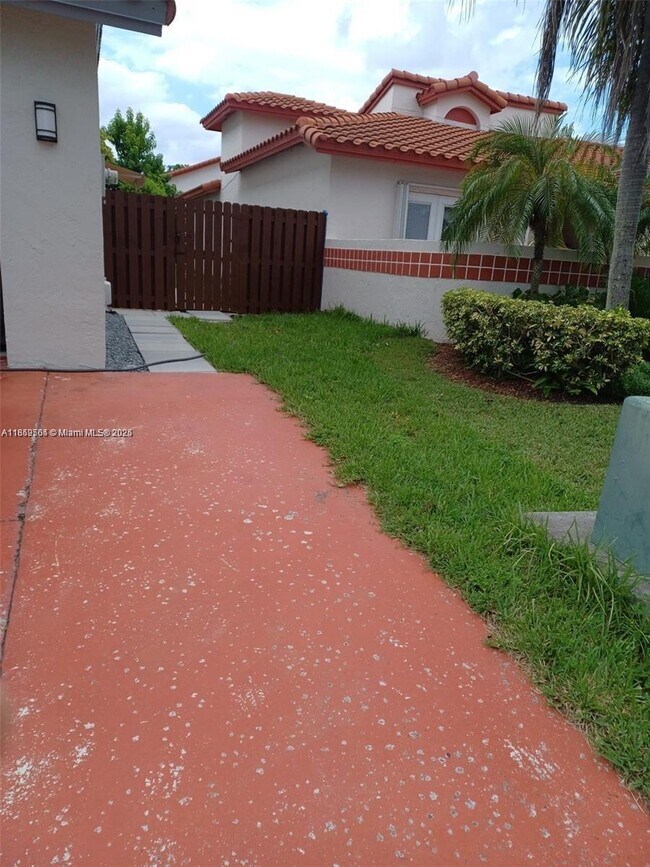 Building Photo - 14727 SW 112th Terrace Unit 1 Rental