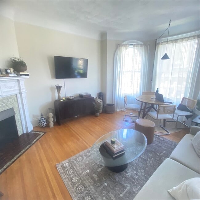 Building Photo - 259 Beacon St Unit 52 Rental