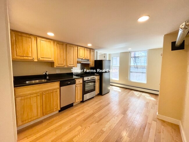 Building Photo - 232 Cambridge St Unit 7 Rental