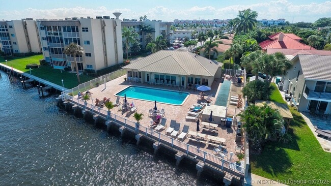 640 Snug Harbor Dr Unit F6