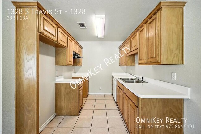 Photo - 1328 S Travis St Unit 1328