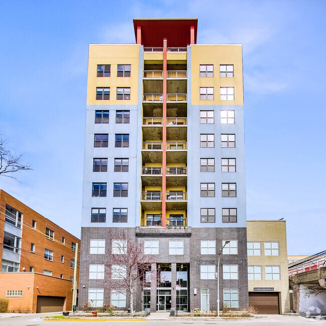 Building Photo - 1122 W Catalpa Ave Unit 502 Rental