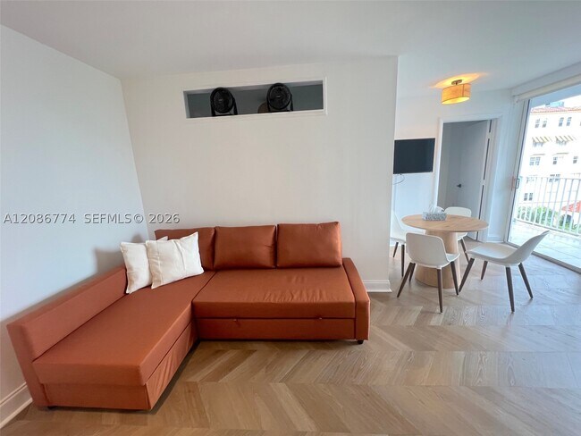 1255 Collins Ave Unit 604