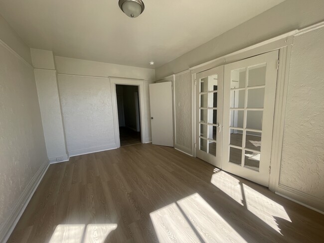 1br - Large Remodeled 1bed W/Large Closet/... - 1br - Large Remodeled 1bed W/Large Closet/... Apartment Unit 4