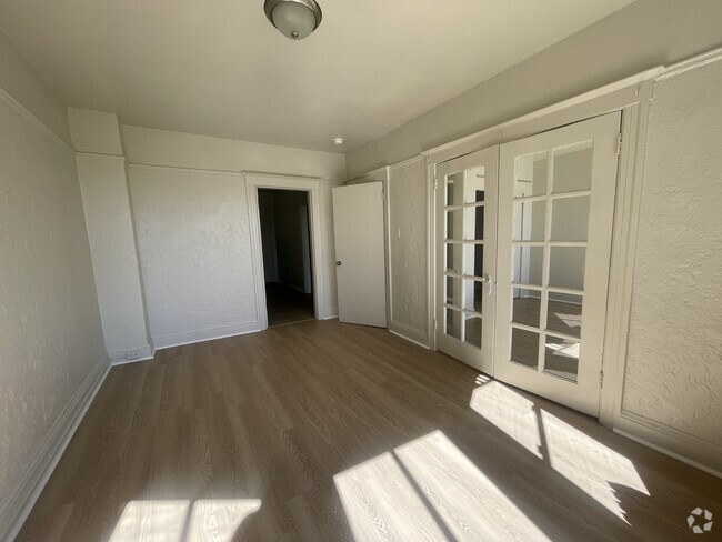 Building Photo - 1br - Large Remodeled 1bed W/Large Closet/... Unit 4 Rental