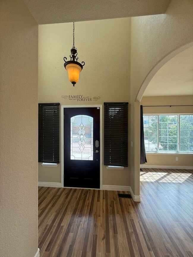 Photo - 5-bedroom home with expansive mountain views!