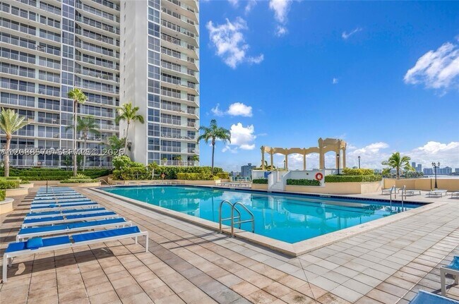 Photo - 7601 E Treasure Dr Unit 1722