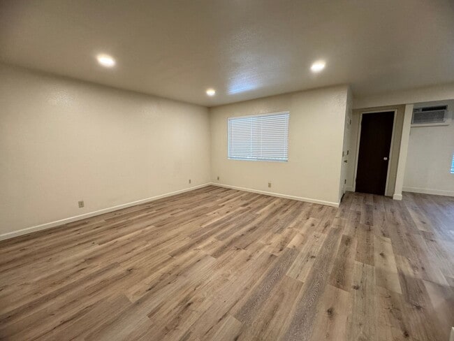 Photo - 318 W 7th Street