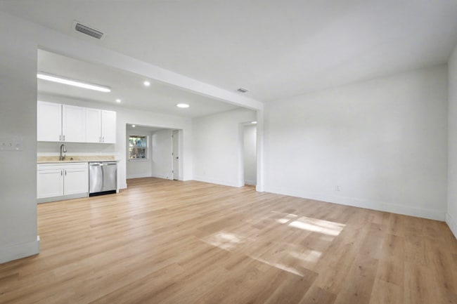 Photo - 5827 Ansley St