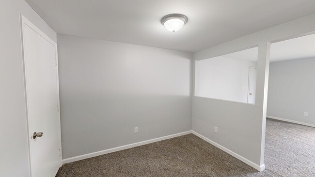 1BR, 1BA - 850SF - Dining Area