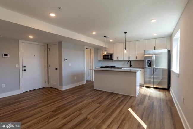 Building Photo - 3965 Lancaster Ave Unit 305