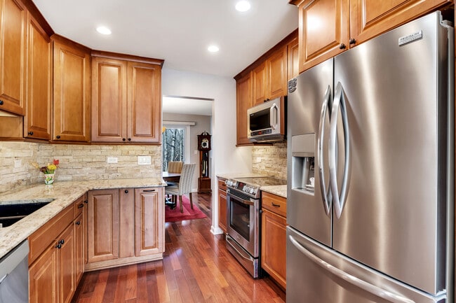 Photo - 66 Hunt Trail