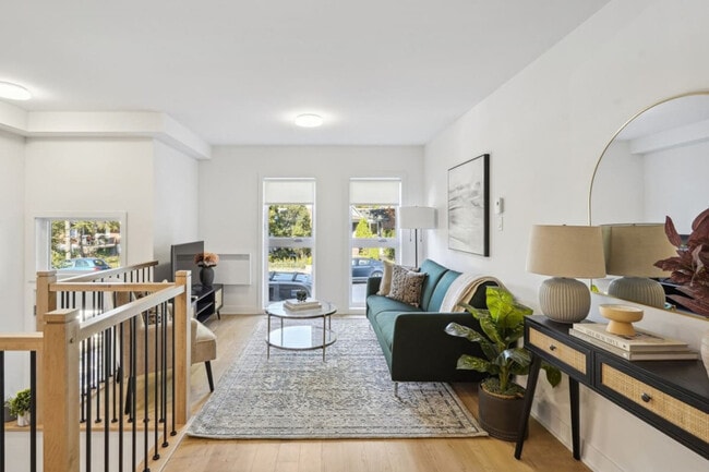 Building Photo - 2110 Rue Bercy