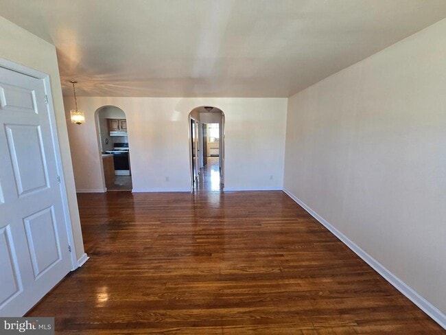 Photo - 162 W Cheltenham Ave