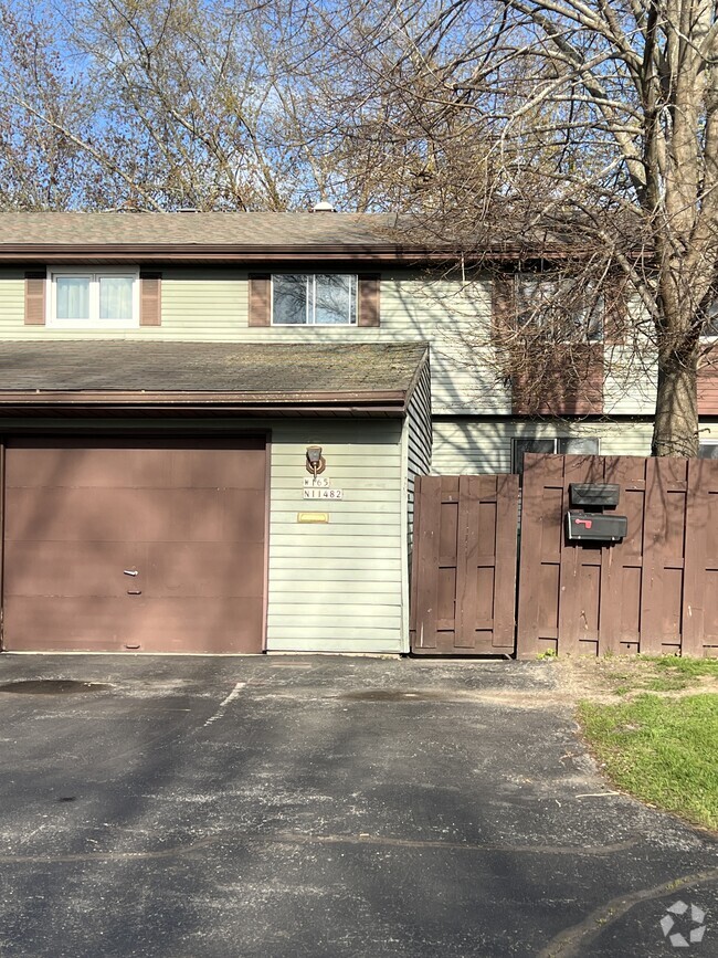 Building Photo - W165N11482 Royal Ct Rental