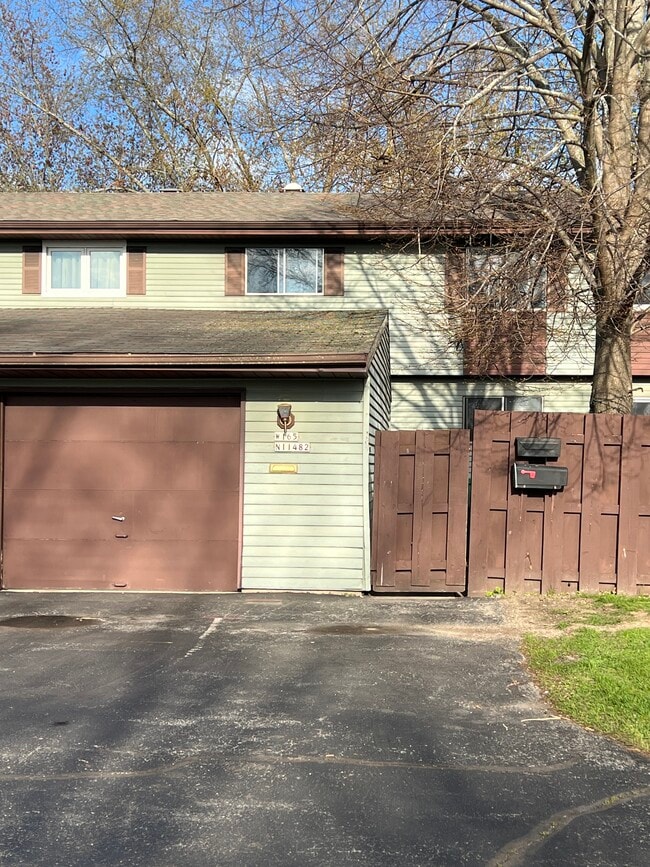 1 car garage - W165N11482 Royal Ct Condo