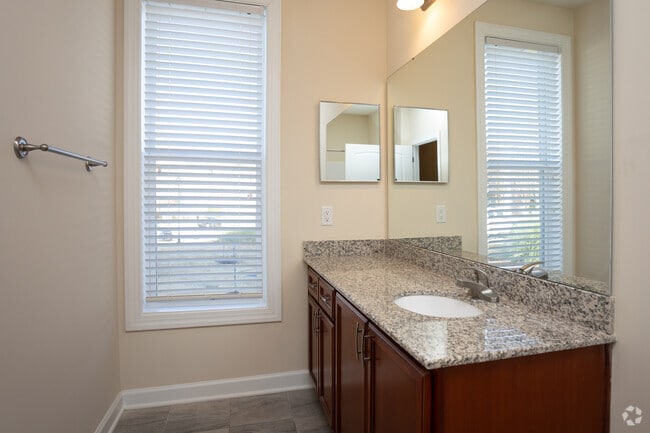 1BR, 1BA - The Fairfield - 840SF - Bathroom - Rosewood at Clemson