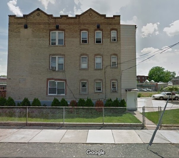 Photo - 735-737 Maple Ave