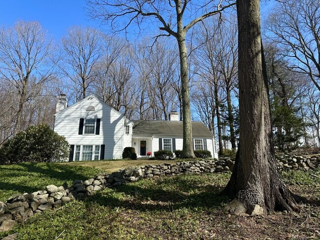 Photo - 277 Indian Rock Rd House