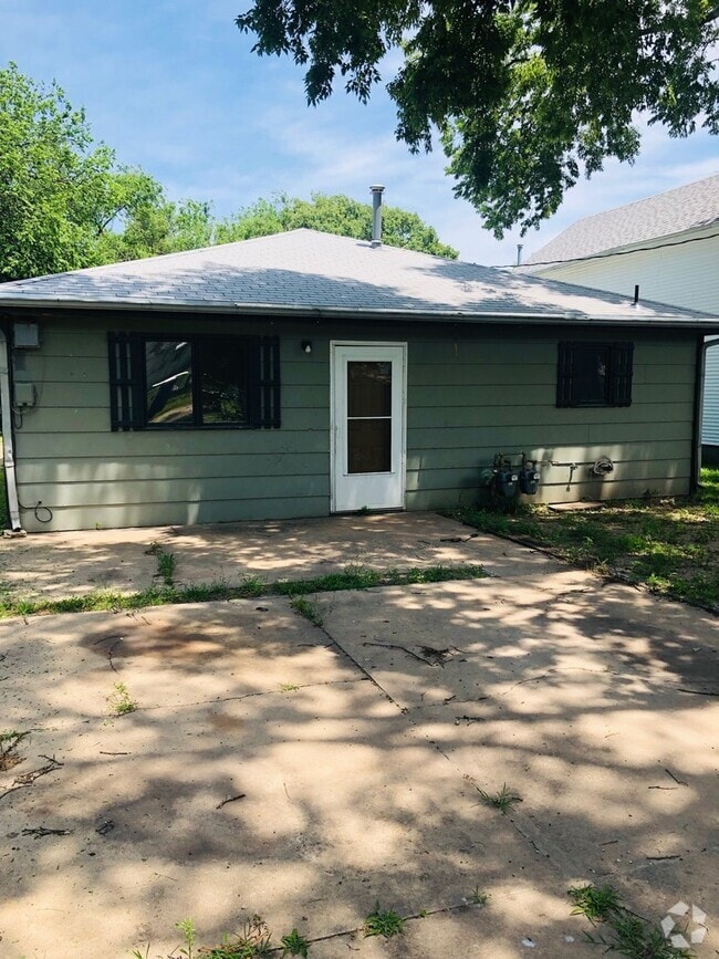Building Photo - Adorable Duplex Rental