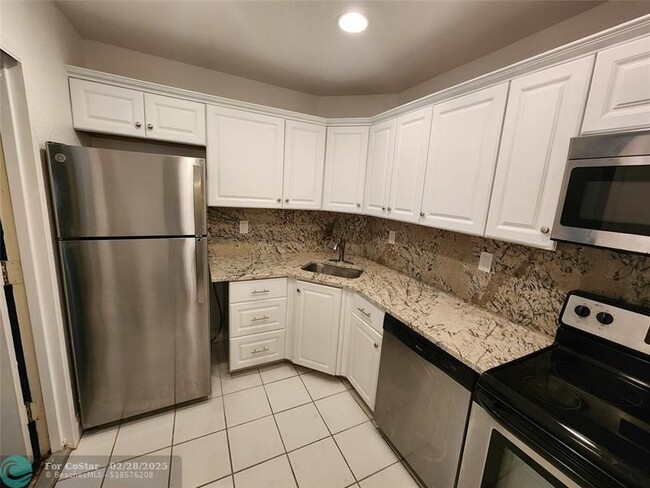 Photo - 3119 Oakland Shores Dr Unidad C202 Rental