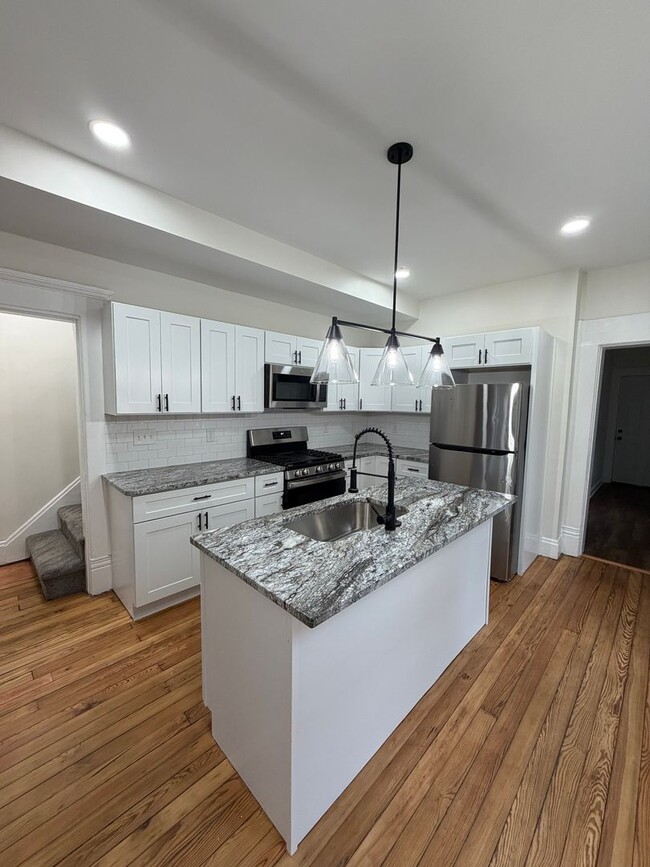 Photo - 415 Hanford St