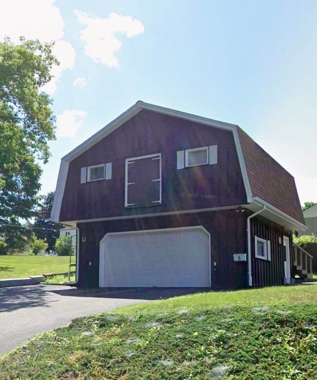 Garaje con habitación adicional - 5 Lynn St