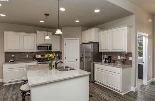 Photo - Beautiful 4 Bedroom Home in South Kennewick's Cherry Creek Neighborhood