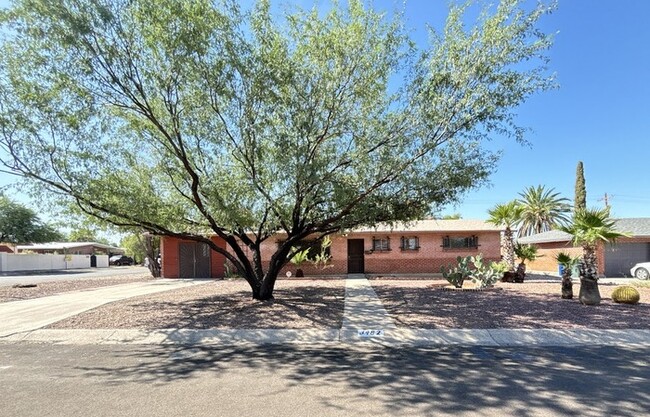 3 bedroom Home-5th & Palo Verde - 3 bedroom Home-5th & Palo Verde