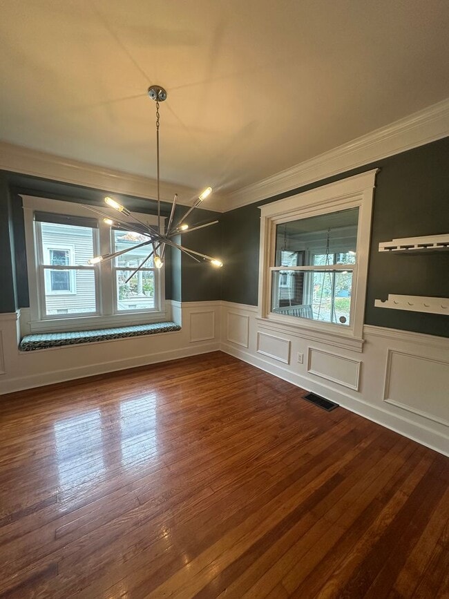 Photo - Gorgeous Renovated Highlands Bungalow – Available for Rent!