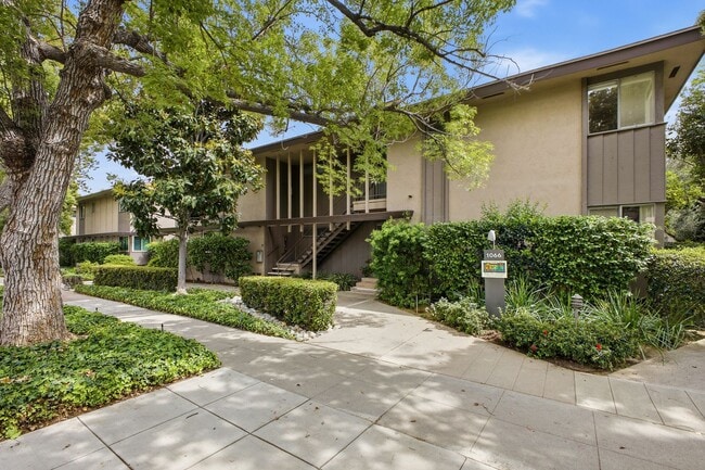 Bright & Spacious 2 Bed / 2 Bath Across from Caltech - Bright & Spacious 2 Bed / 2 Bath Across from Caltech