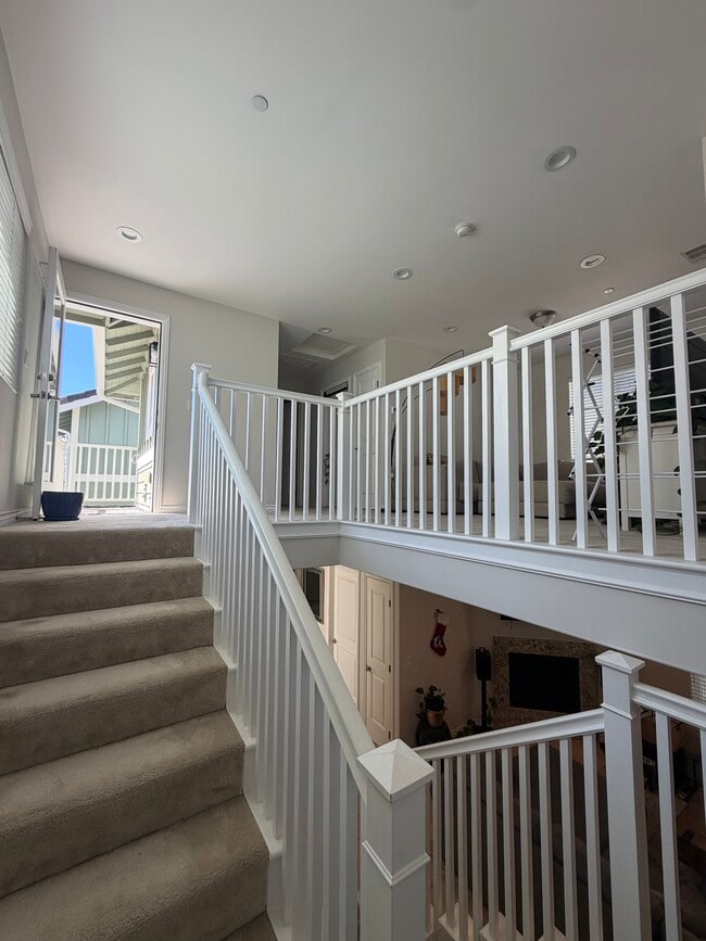 Escalera al tercer piso - 532 N Francisca Ave Unidad B