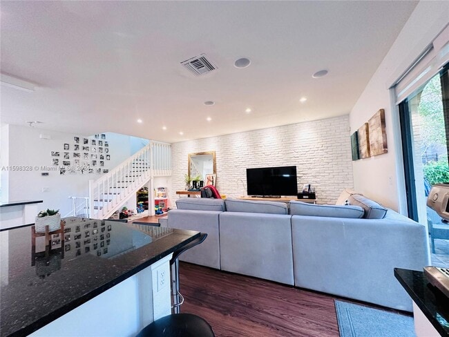 Photo - 6941 Halton Park Ln