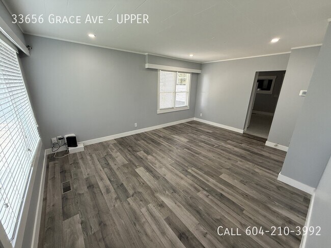Photo - Spacious Renovated Upper in Matsqui Unit UPPER