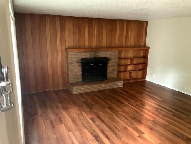 Photo - 2755 Kalmia St