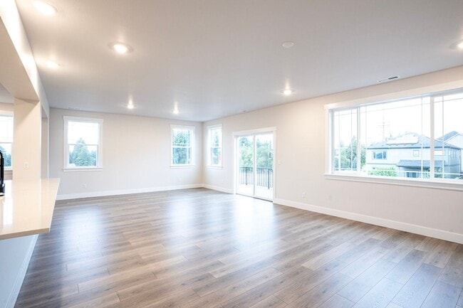 Photo - Stunning new construction!