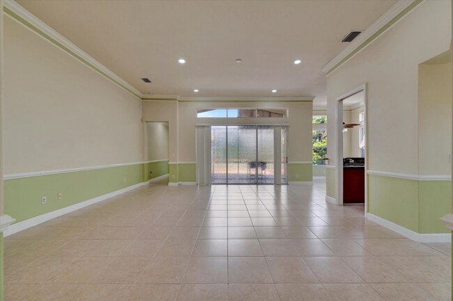 Photo - Convenient Central Location - 4 Bedroom + ...