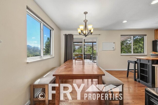 Photo - 6459 Brentwood St