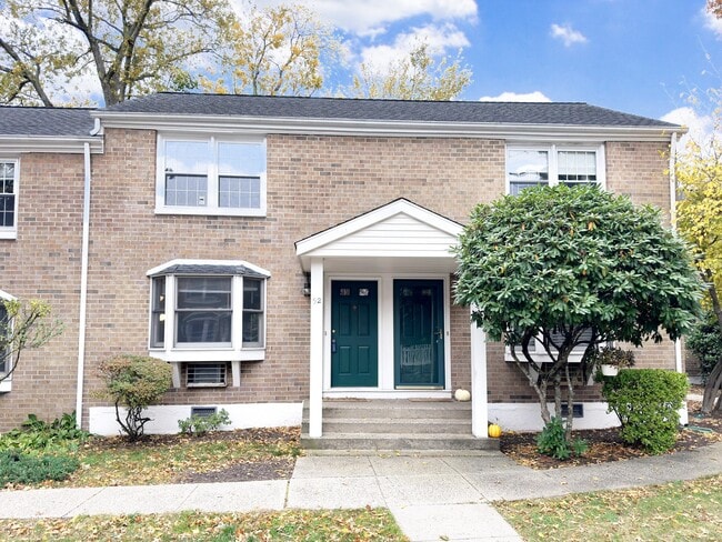 Building Photo - 245 Sunnyridge Ave Unit APT 52