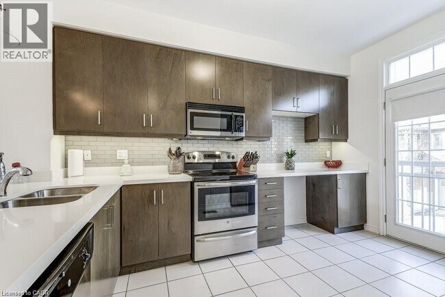 Photo - 2362 Treversh Common