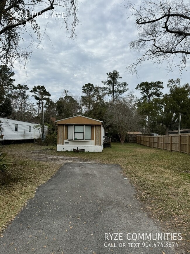 Spacious home with large yard - Spacious home with large yard