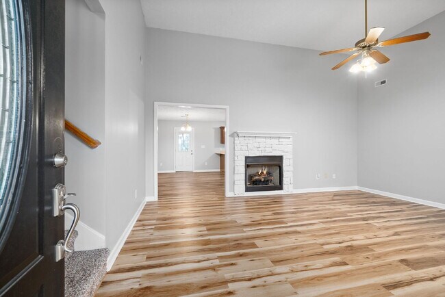 Photo - Spacious Home Conveniently Located Near I-24, Shopping, Restaurants, Movie Theater, AND More!