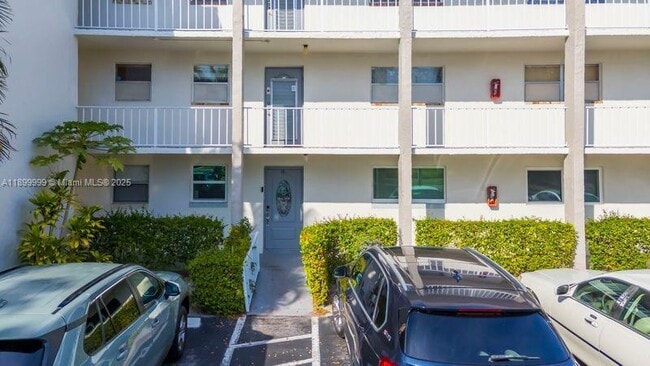 Building Photo - 8300 Sunrise Lakes Blvd Unit 102