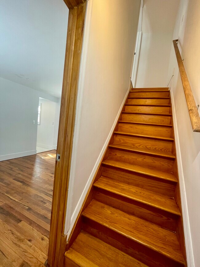 Escaleras - 4212 Marathon Pky